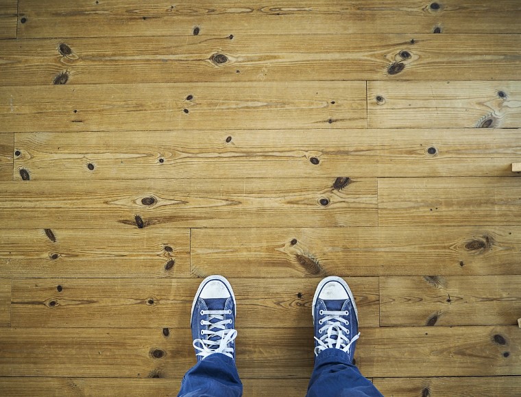 ¿Cómo nivelar un suelo para poner tarima?